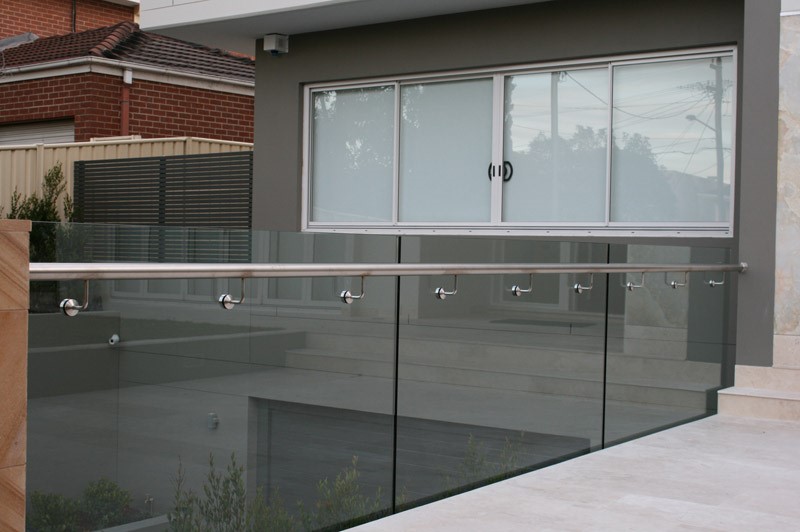 Example 3 - Installing glass balustrades